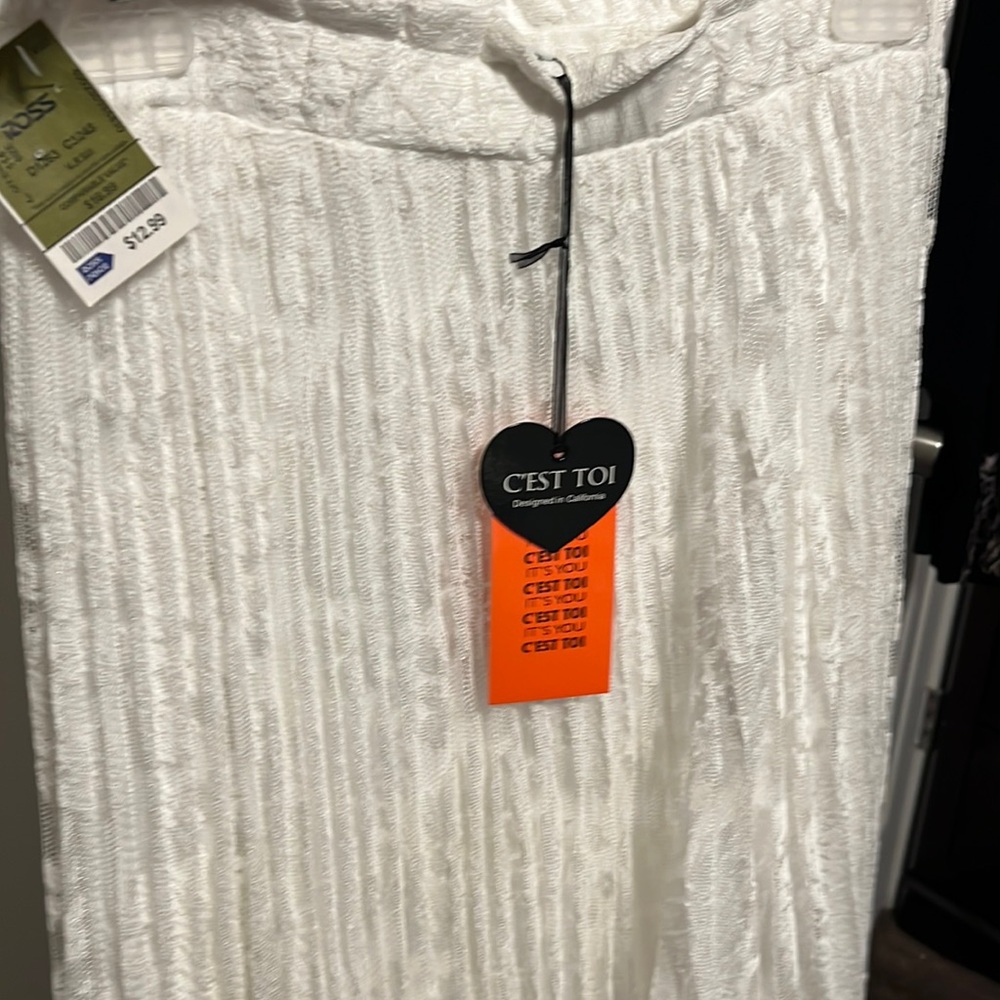 White lace skirt with pleats